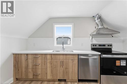 124 Mcelroy Road E Unit# 2, Hamilton, ON - Indoor Photo Showing Kitchen With Double Sink