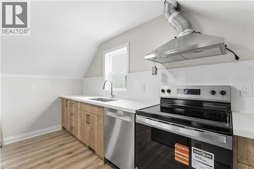 124 Mcelroy Road E Unit# 2, Hamilton, ON - Indoor Photo Showing Kitchen