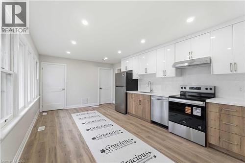 124 Mcelroy Road E Unit# 1, Hamilton, ON - Indoor Photo Showing Kitchen