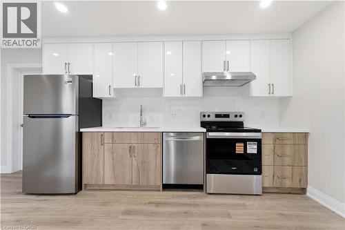 124 Mcelroy Road E Unit# 1, Hamilton, ON - Indoor Photo Showing Kitchen