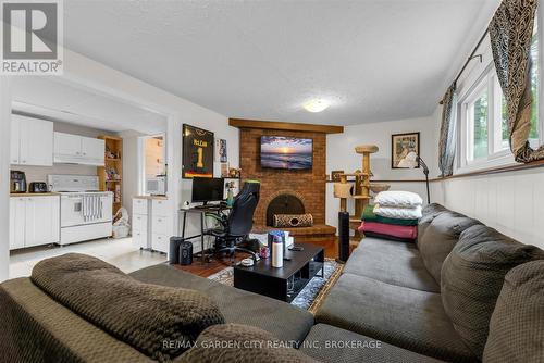 82 Linwell Road, St. Catharines (Lakeport), ON - Indoor Photo Showing Living Room