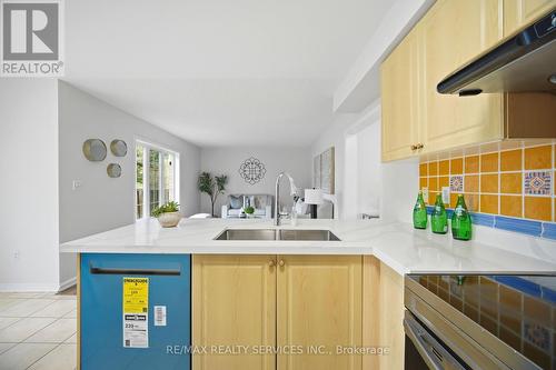 21 Upper Highlands Drive, Brampton, ON - Indoor Photo Showing Kitchen