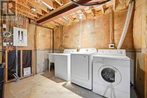 21 Upper Highlands Drive, Brampton, ON - Indoor Photo Showing Laundry Room