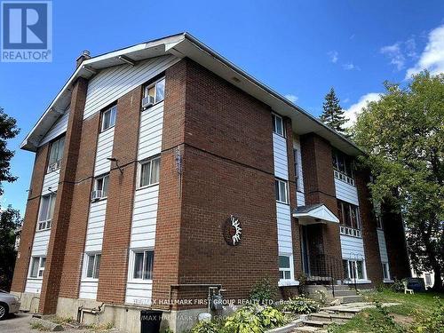 11 FAIRBANKS STREET  Oshawa (Central), ON L1H 2L7