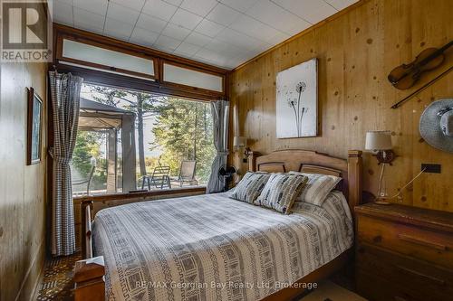 100 Nottawaga Drive, Tiny, ON - Indoor Photo Showing Bedroom