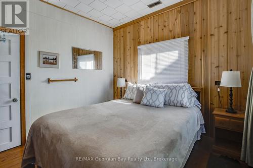 100 Nottawaga Drive, Tiny, ON - Indoor Photo Showing Bedroom