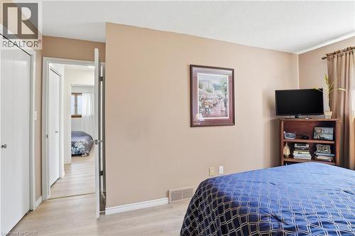 13 Fallingbrook Drive, Fonthill, ON - Indoor Photo Showing Bedroom
