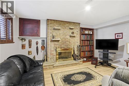 13 Fallingbrook Drive, Fonthill, ON - Indoor Photo Showing Living Room