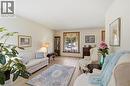 13 Fallingbrook Drive, Fonthill, ON  - Indoor Photo Showing Living Room 