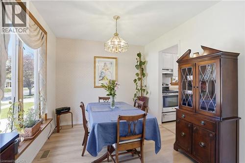 13 Fallingbrook Drive, Fonthill, ON - Indoor Photo Showing Dining Room