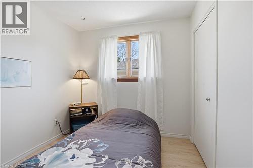 13 Fallingbrook Drive, Fonthill, ON - Indoor Photo Showing Bedroom