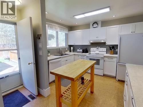 1375 Lewis Drive, Quesnel, BC - Indoor Photo Showing Kitchen With Double Sink