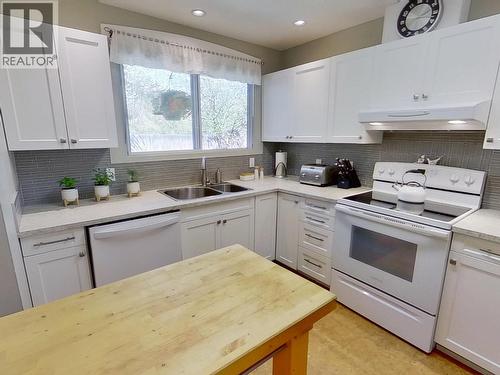 1375 Lewis Drive, Quesnel, BC - Indoor Photo Showing Kitchen With Double Sink