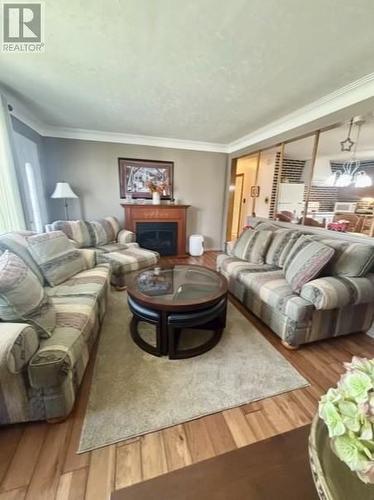 148 Garson Coniston Road, Garson, ON - Indoor Photo Showing Living Room