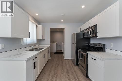 7759 Queens Crescent, Prince George, BC - Indoor Photo Showing Kitchen With Double Sink