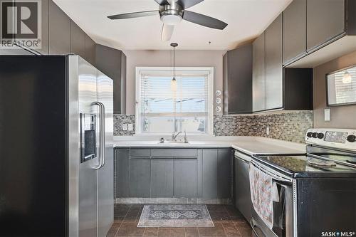 2129 Cairns Avenue, Saskatoon, SK - Indoor Photo Showing Kitchen
