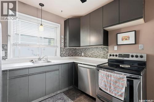 2129 Cairns Avenue, Saskatoon, SK - Indoor Photo Showing Kitchen