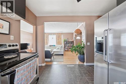 2129 Cairns Avenue, Saskatoon, SK - Indoor Photo Showing Kitchen