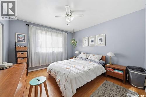 2129 Cairns Avenue, Saskatoon, SK - Indoor Photo Showing Bedroom