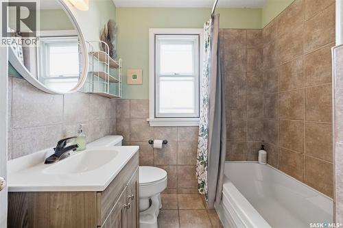 2129 Cairns Avenue, Saskatoon, SK - Indoor Photo Showing Bathroom