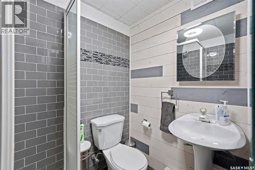 2129 Cairns Avenue, Saskatoon, SK - Indoor Photo Showing Bathroom