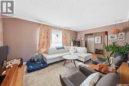 2129 Cairns Avenue, Saskatoon, SK - Indoor Photo Showing Living Room