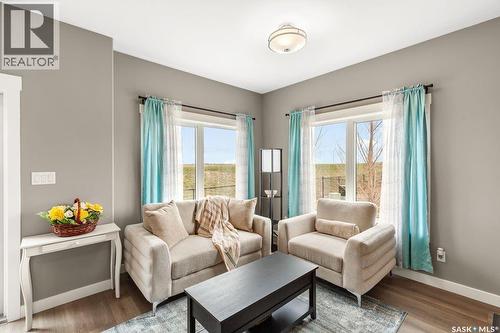 37 510 Kloppenburg Crescent, Saskatoon, SK - Indoor Photo Showing Living Room