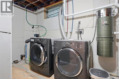 1630 1St Avenue N, Regina, SK - Indoor Photo Showing Laundry Room