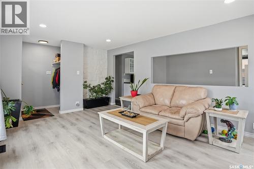 1630 1St Avenue N, Regina, SK - Indoor Photo Showing Living Room