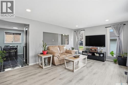 1630 1St Avenue N, Regina, SK - Indoor Photo Showing Living Room