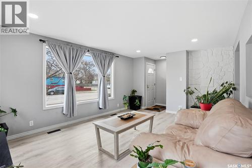 1630 1St Avenue N, Regina, SK - Indoor Photo Showing Living Room
