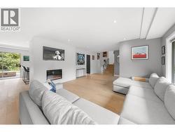 675 BURLEY DRIVE  West Vancouver, BC V7T 1Z3