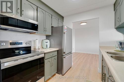603 - 8 Christopher Court, Guelph, ON - Indoor Photo Showing Kitchen