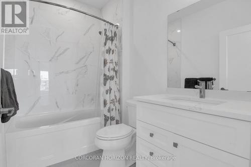 1105 - 71 Wyndham Street S, Guelph, ON - Indoor Photo Showing Bathroom