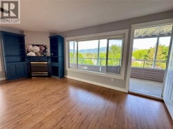 Big windows and great views! - 