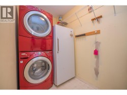 Laundry room off entry, stand up freezer included - 