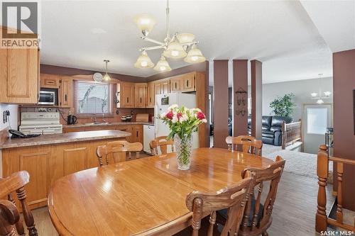 2835 More Crescent E, Regina, SK - Indoor Photo Showing Dining Room
