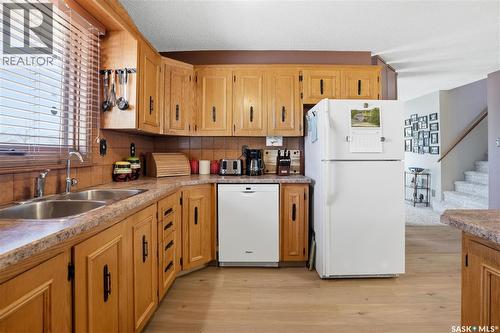2835 More Crescent E, Regina, SK - Indoor Photo Showing Kitchen With Double Sink
