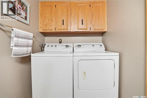 2835 More Crescent E, Regina, SK - Indoor Photo Showing Laundry Room