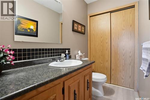 2835 More Crescent E, Regina, SK - Indoor Photo Showing Bathroom
