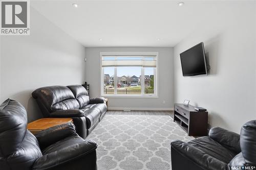 8806 Barootes Way, Regina, SK - Indoor Photo Showing Living Room