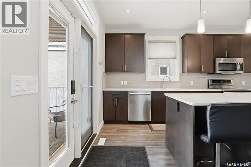 8806 Barootes Way, Regina, SK - Indoor Photo Showing Kitchen With Upgraded Kitchen
