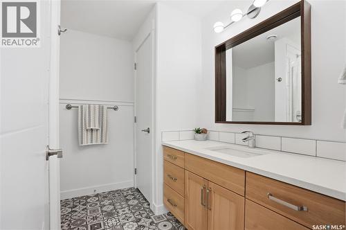330 Hamm Way, Saskatoon, SK - Indoor Photo Showing Bathroom