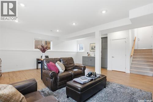 330 Hamm Way, Saskatoon, SK - Indoor Photo Showing Living Room