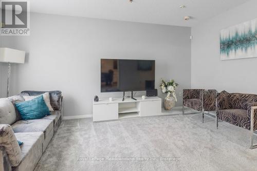44 Corbett Street, Cambridge, ON - Indoor Photo Showing Living Room