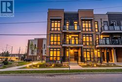 5 - 1 BOND CRESCENT Richmond Hill, ON L4E 1J4