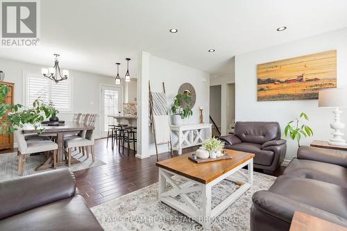 201 Christopher Street, Clearview, ON - Indoor Photo Showing Living Room