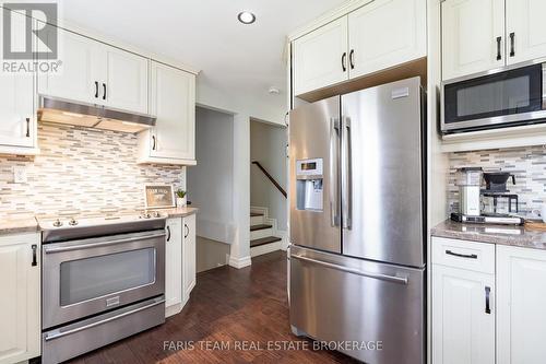 201 Christopher Street, Clearview, ON - Indoor Photo Showing Kitchen With Upgraded Kitchen