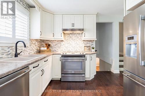201 Christopher Street, Clearview, ON - Indoor Photo Showing Kitchen With Upgraded Kitchen