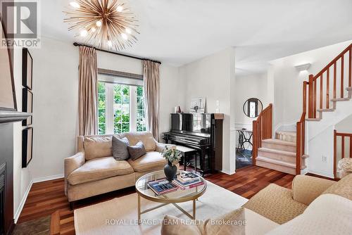 2122 Saunders Avenue, Ottawa, ON - Indoor Photo Showing Living Room